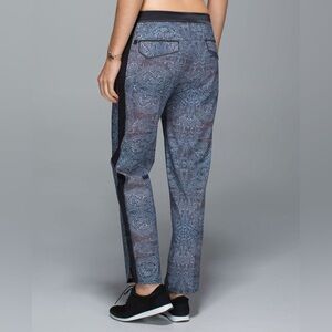 Lululemon Rise & Shine Trouser in Bead Envy Silver Spoon Multi / Black